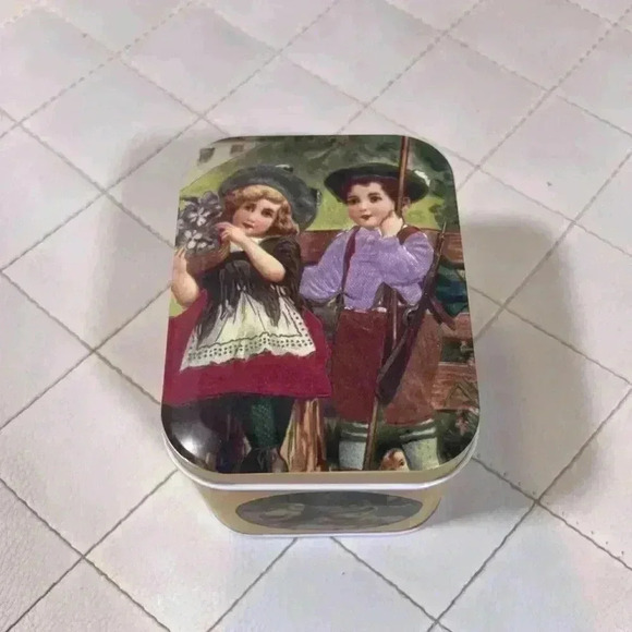 Vintage Victorian Children Tin With Handle, Small Metal Box W/ Lid 4.25x2.25x2.5 - Picture 1 of 5